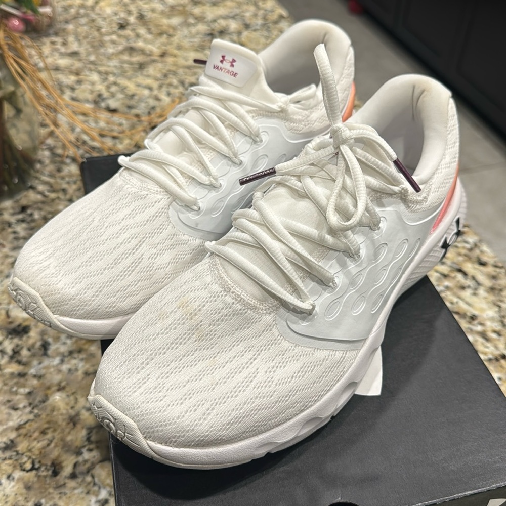 UNDER ARMOUR W CHARGED VANTAGE CLRSHFT